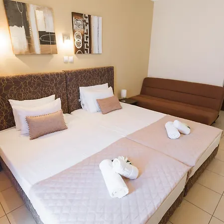 Plaka Aparthotel 3*