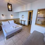 Plaka Aparthotel