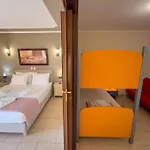 Plaka Aparthotel