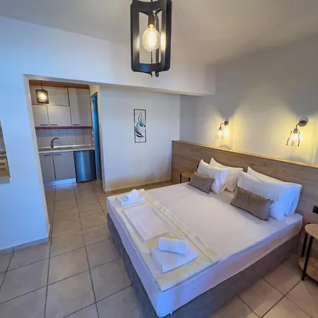 Plaka Apartahotel 3*