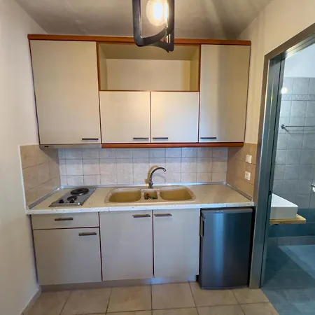 Plaka Apartahotel 3*