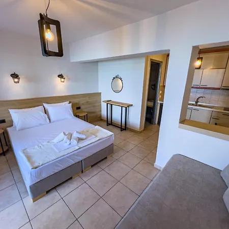 Plaka Apartahotel