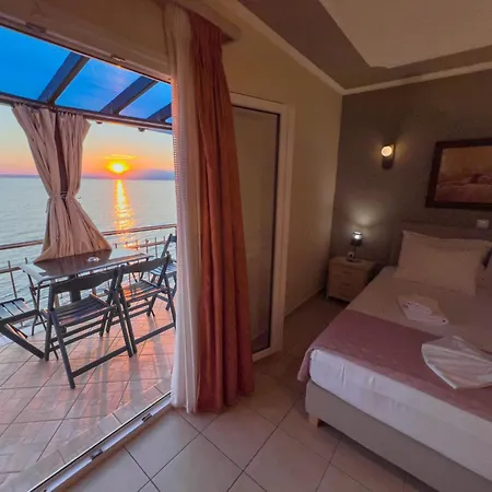 Plaka Apartahotel
