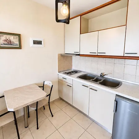 Ξενοδοχείο με διαμερίσματα Plaka 3*