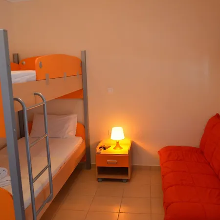 Ξενοδοχείο με διαμερίσματα Plaka 3*