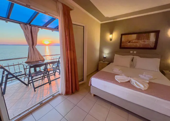 아파트호텔 Plaka 3*